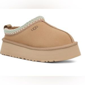 Brand new in box Ugg Tazz Platform Slipper size 8 sand